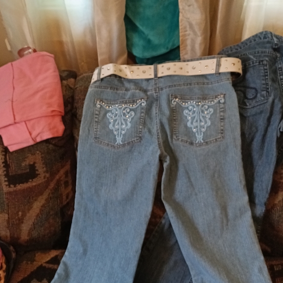 Capri's - Picture 2 of 4